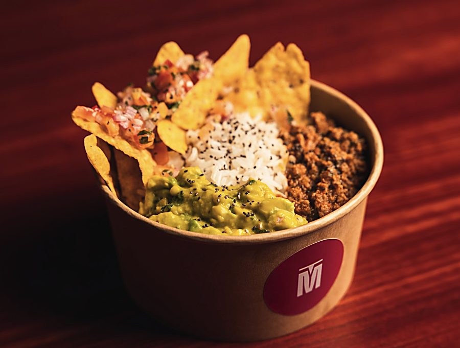 Bowl de Muncher con arroz, carne molida, guacamole y nachos